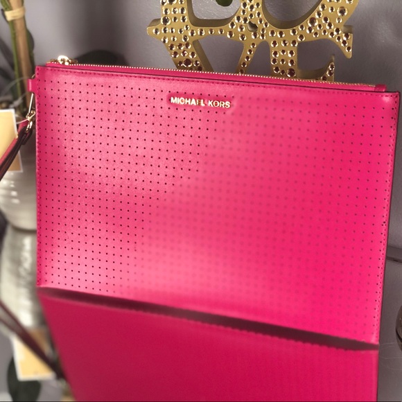 Michael Kors Handbags - Michael Kors Pink Leather Clutch Wristlet